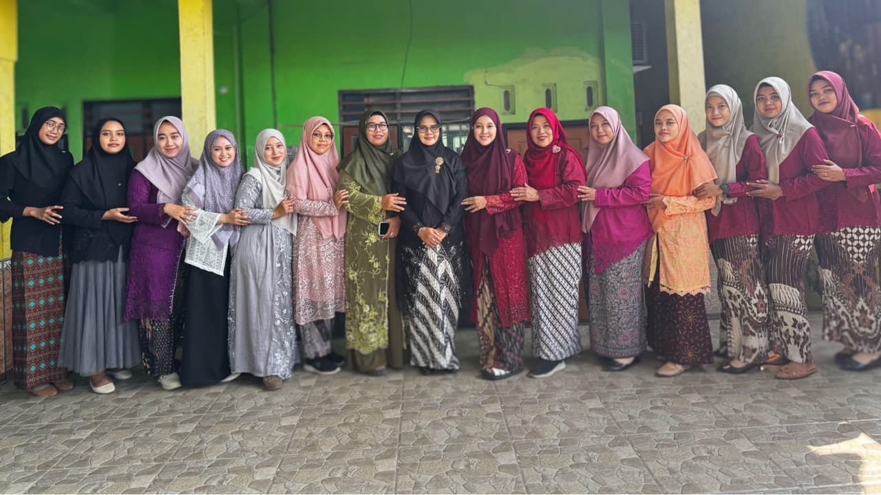 Semarak Hari Kartini di MI Al Hidayah Tarik, Siswa Tunjukkan Kreativitas dan Semangat Berkarya