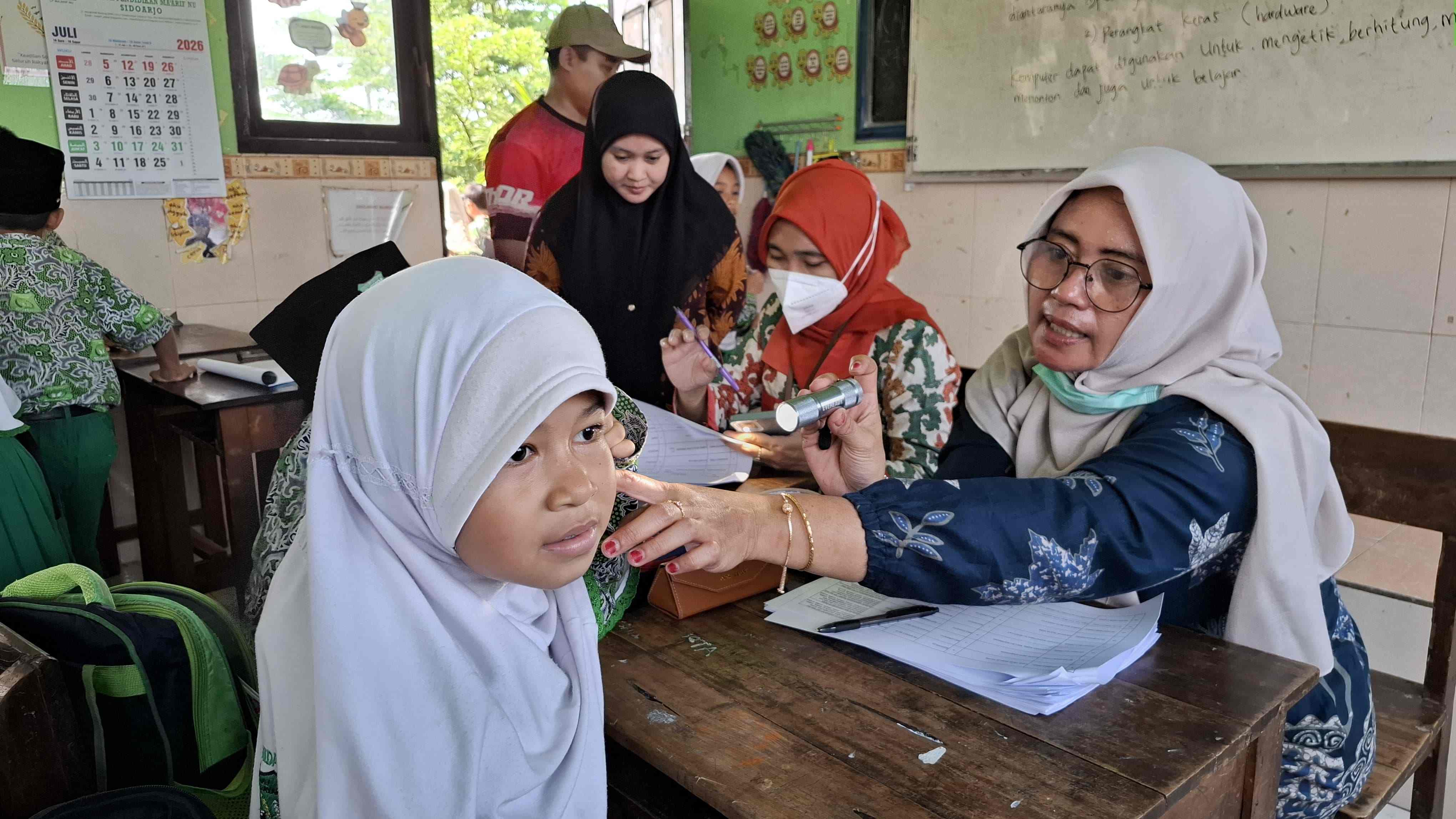 Pemeriksaan Kesehatan Gratis untuk Siswa Kelas 1–3 MI Al-Hidayah Tarik bersama Puskesmas  Tarik 2