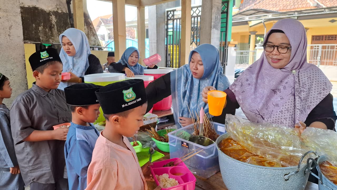 Peringatan Hari Raya Idul Adha 1447 H di MI Al-Hidayah Tarik, Wujudkan Kebersamaan dan Keteladanan Nilai Keikhlasan