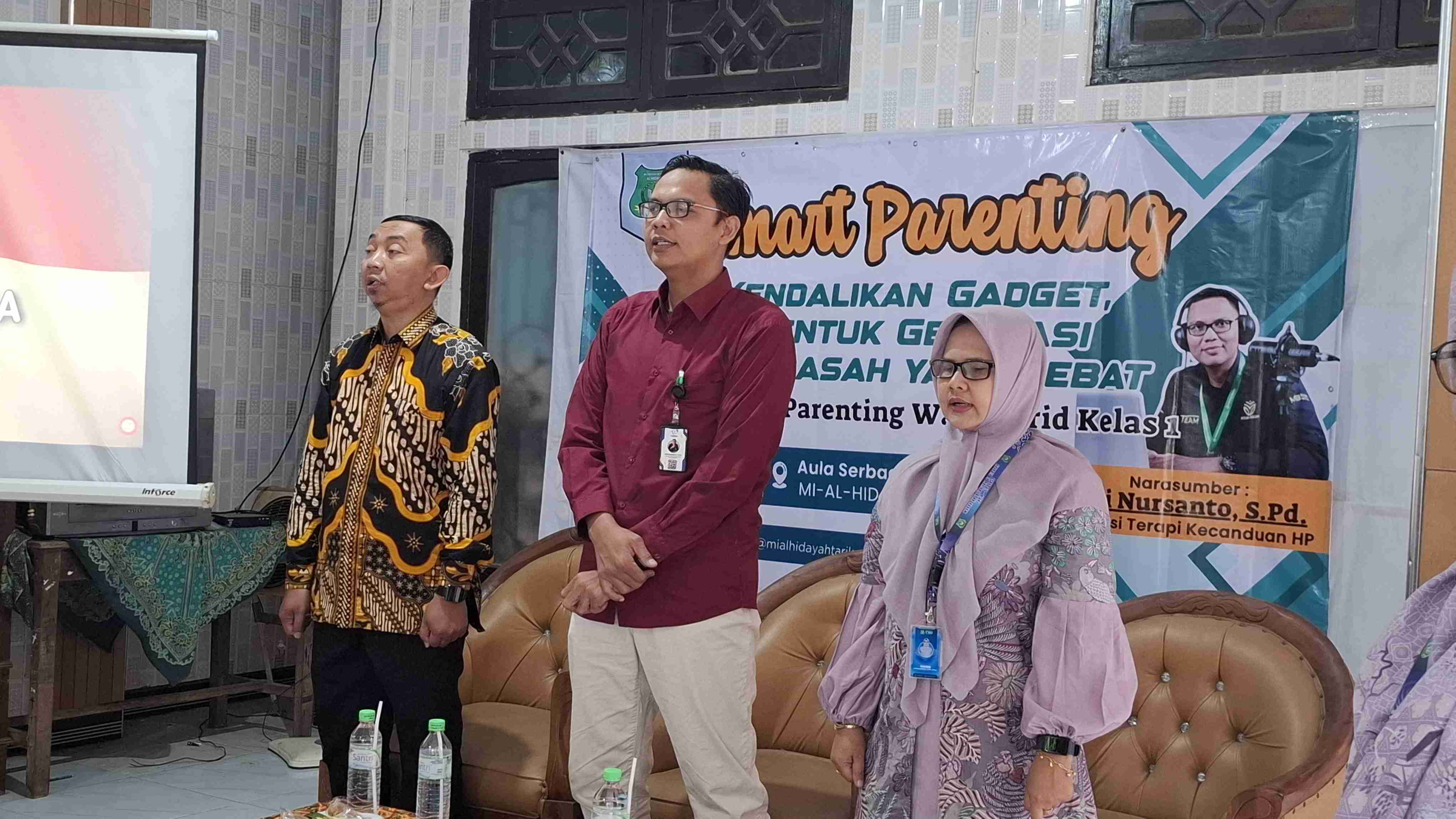 Seminar Smart Parenting MI Al-Hidayah Tarik: Kendalikan Gadget, Bentuk Generasi Madrasah yang Hebat